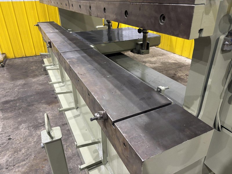 250 TON X 12' ACCURPRESS MODEL #725012 HYDRAULIC PRESS BRAKE: YOBRO #24251