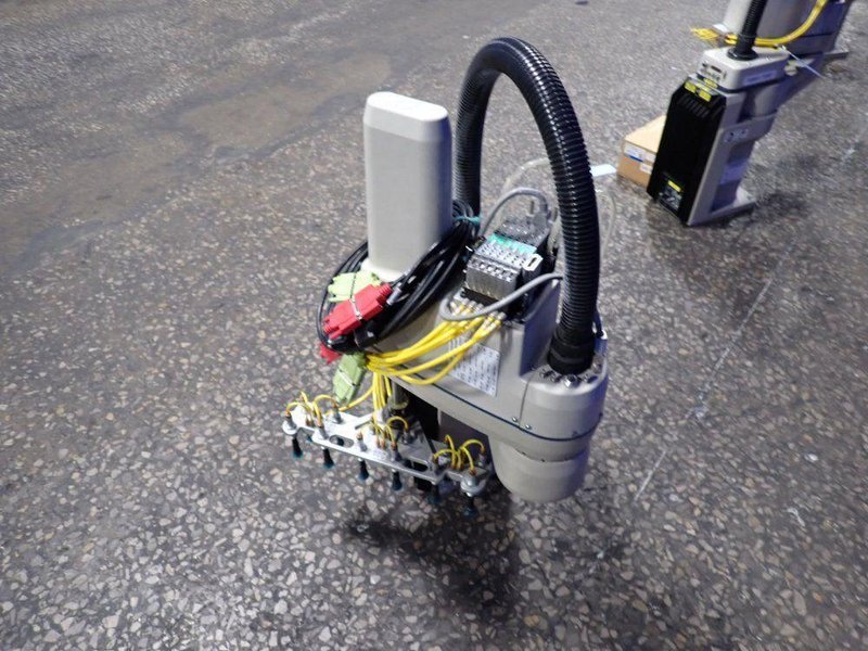 OMRON INDUSTRIAL ROBOT   -  ECOBRA 600