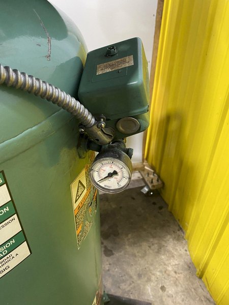 7.5 HP SPEEDAIRE MODEL #1WD61 DAYTON VERTICAL AIR COMPRESSOR: STOCK #16557