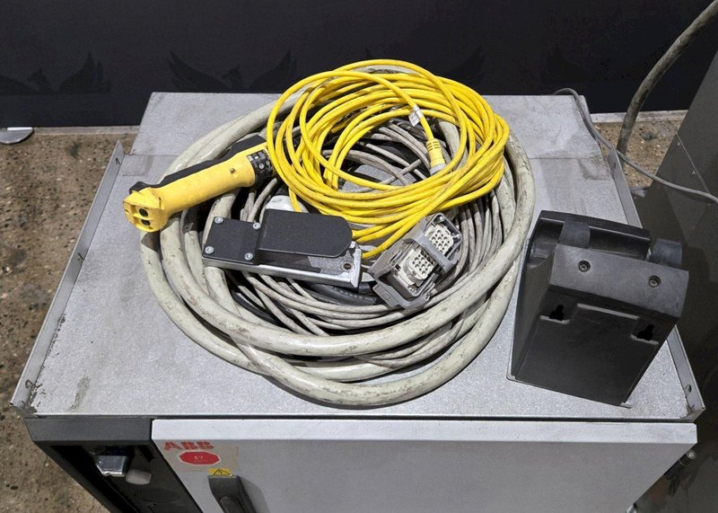 ABB IRB 2400 M2004 / IRC5 M2004 MASTER AND SLAVE DUAL ROBOT ARM SYSTEM USED