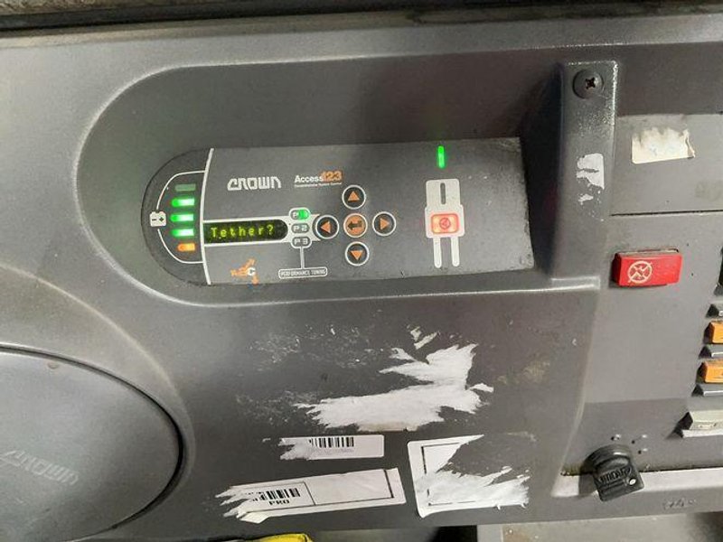 Crown 3000 Lbs Electric Order Picker - Sp3520-30
