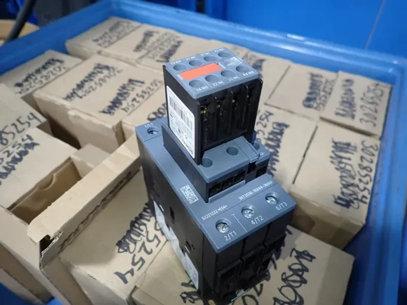 SIEMENS ACTUATOR  -  3RT2036-1KB44-3MA0