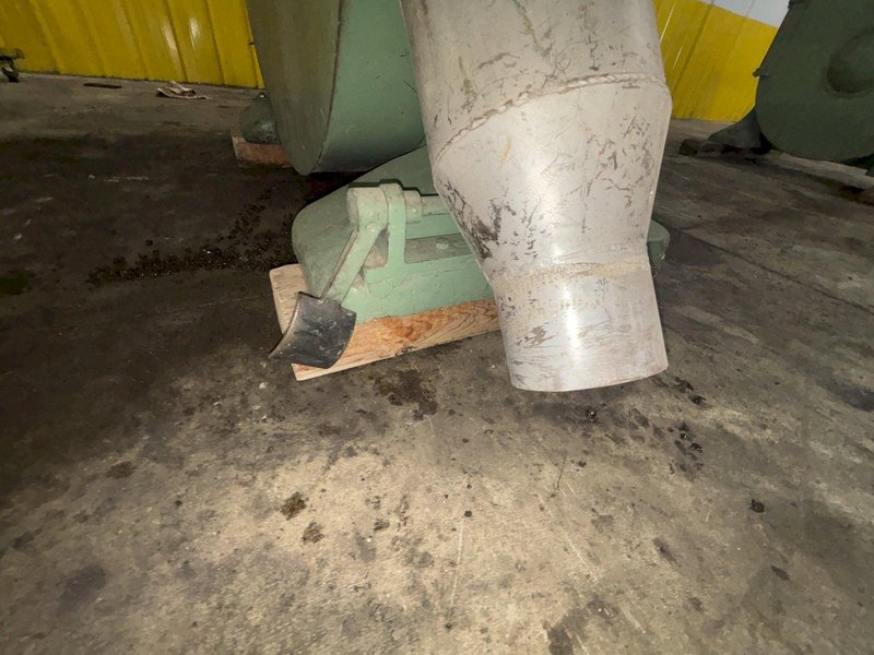 35.5&quot; x 20&quot; TANNEWITZ MODEL #GH VERTICAL BAND SAW:  STOCK #23156