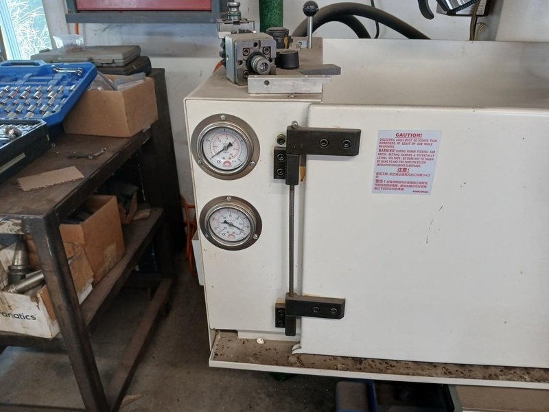 Chmer 323Z ZNC EDM, 2021 – Fire Suppression, 3R Macro Chuck, Macro Pallets