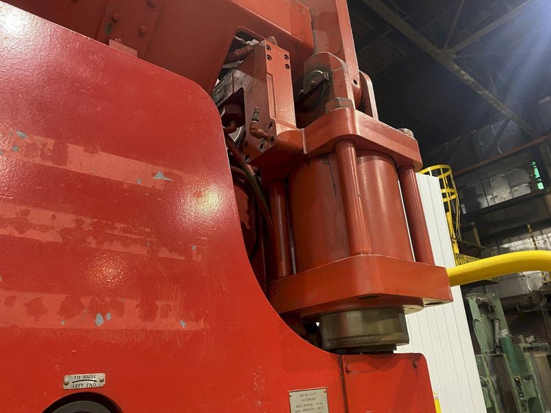 230 TON X 10&#039; CINCINNATI MODEL #230-8AS HYDRAULIC CNC PRESS BRAKE W/ UPGRADED CONTROLS: STOCK #19386