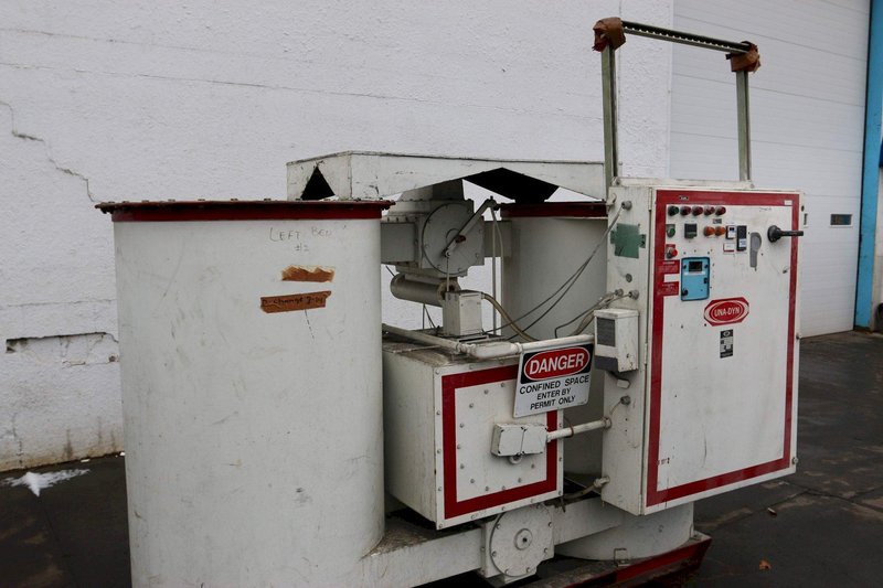 UNI DYN DESSICANT HOPPER DRYER WITH VERTICAL HOPPER: STOCK #71337