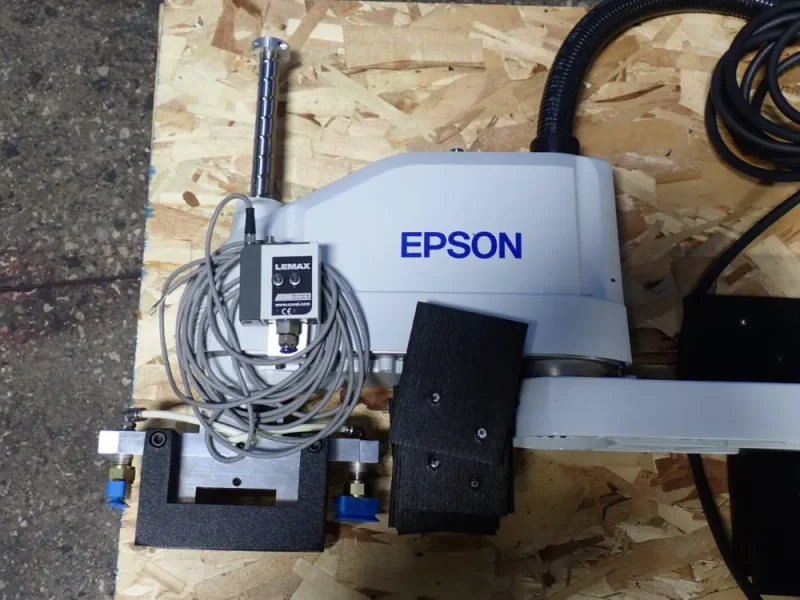 EPSON 96 PSI PICK AND PLACE INDUSTRIAL ROBOT  -  T6-602S