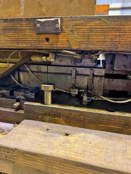 Die, Fin, Oak STOCK# 4289