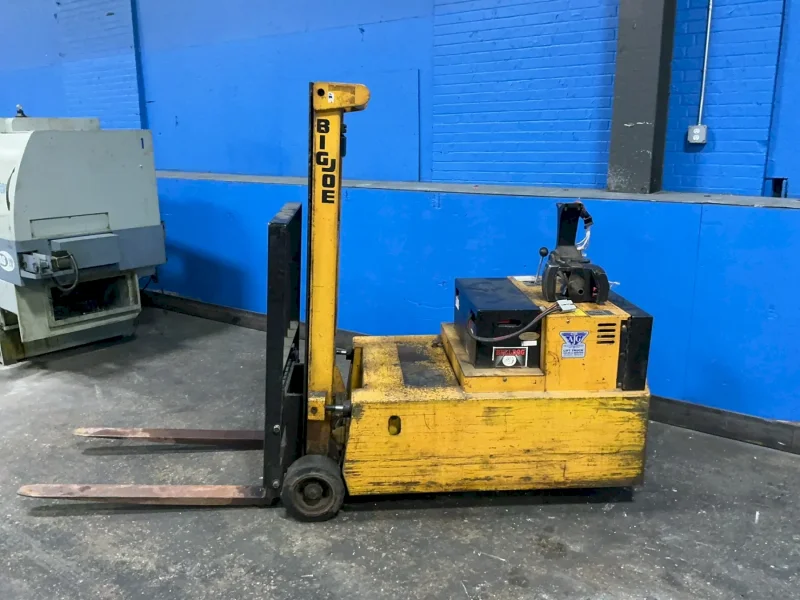 BIG JOE 3000 LBS ELECTRIC WALK BEHIND FORKLIFT  -  PDC-30-106