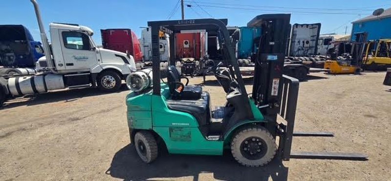 Mitsubishi FG25N 5,000 lb Pneumatic Tire LP/Gas Forklift, 2013 – Warehouse &amp; Yard Lift Truck (1)