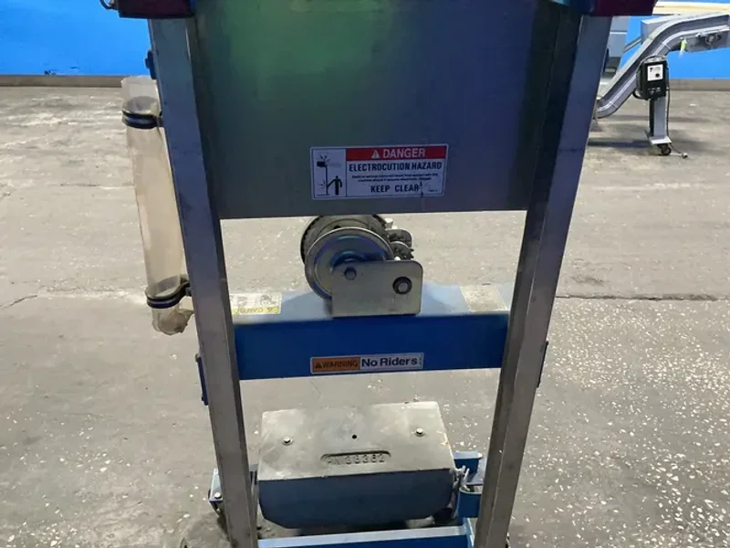 GENIE 500 LBS HAND CRANK LIFT  -  GL-4