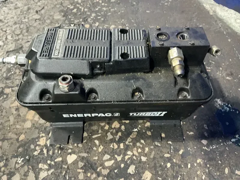 ENERPAC 5000 PSI / 350 BAR TURBO II HYDRAULIC AIR PUMP  -  PACG3002SB
