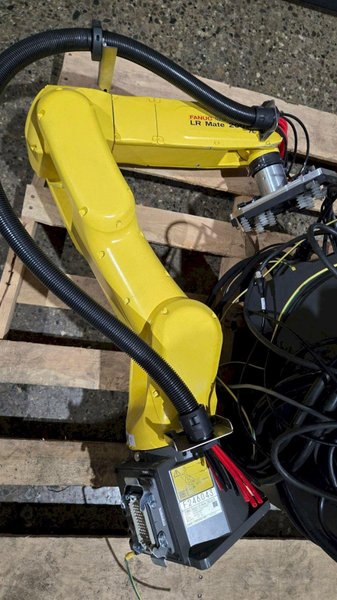 FANUC LR Mate 200iD/7L Robot w/ R-30iB Mate PLUS Controls &amp; Pendant USED