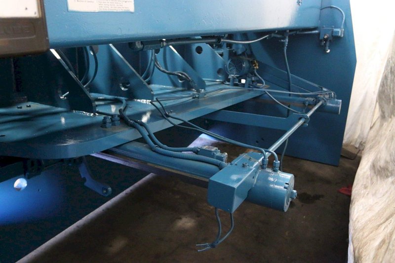 10' X 1/2' AMADA MODEL #H3013 HYDRAULIC SHEAR: STOCK 67833