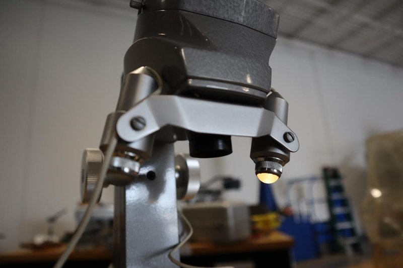 Mitutoyo ToolMakers Microscope, Surface and ProfileIllumination, 2X Lens, 15X Eyepiece Lens, Micrometer Adjust Stage Travels- Auction Item