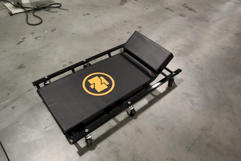 Northern Tool 44" Wide Cushion Creeper with 6 Swivel Wheels and Adjustable Head Rest- Auction Item