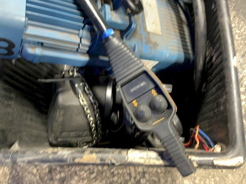 MANNESMANN DEMAG 13 FT HOOK PATH, 2000 LBS ON 2/1 FALL ELECTRIC CHAIN HOIST  -  DKUN5-500-KV1F4