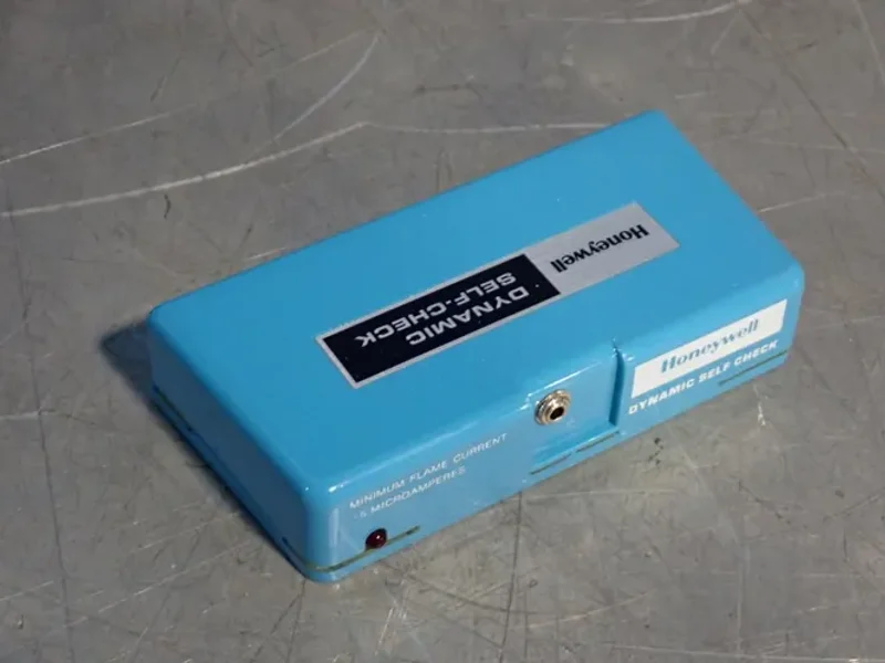 HONEYWELL DYNAMIC SELF CHECK AMPLIFIER   -  R7476A 1007