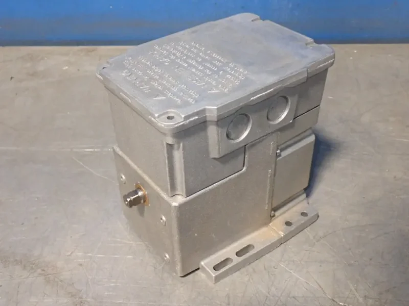 HONEYWELL MODUTROL IV MOTOR  -  M9174C1025
