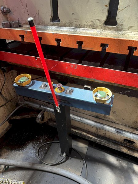 FULLY REFURBISHED 300 TON VERSON C2-300-72-42T PRESS RAM. STOCK # 0469724