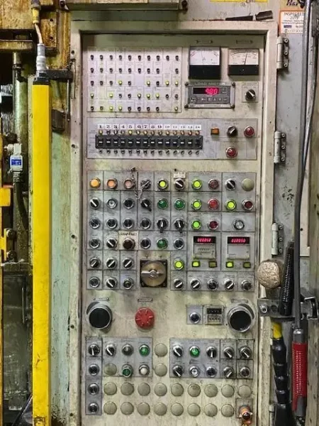 USED FUKUI 1,100 TON STRAIGHT SIDE TRANSFER PRESS MODEL TTD1100T2, Year: 1996