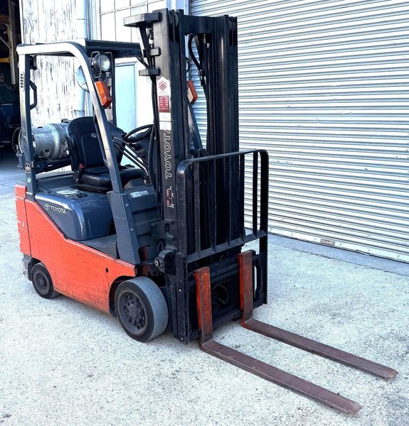 3000 Lb. Toyota Forklift 8FGCU18, Triple Stage Mast, Cushion Tire, LP Gas, Side Shift