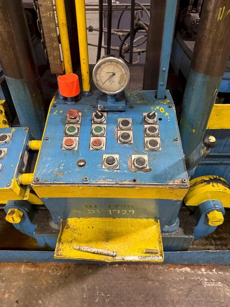 400 TON X 30' DRILCO TRAVELING HEAD HYDRAULIC STRAIGHTENING PRESS: YOBRO #25135