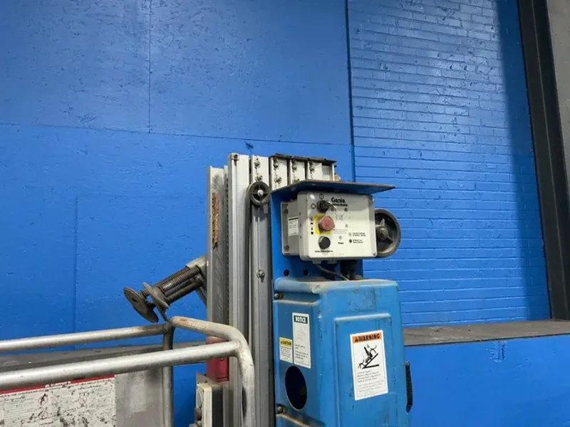GENIE INDUSTRIES 350 LBS ONE MAN BASKET LIFT   -  AWP-25S