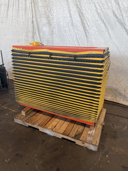 (NEW) 2000 LB X 24&quot; X 60&quot; HERKULES HYDRAULIC LIFT TABLE. STOCK # 0887025
