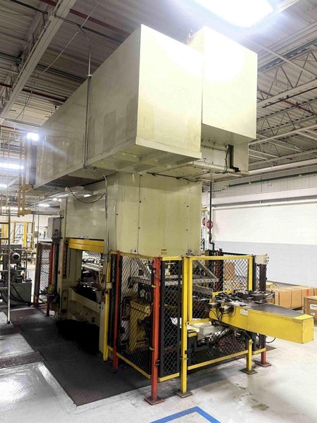 200 ton Komatsu Metal Stamping Servo Press Model H2F200, Year 2003!