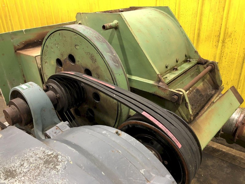 100 HP WOODHOG WOOD SHREDDER WITH INFEED CONVEYOR: STOCK #18304
