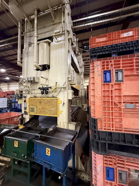 300 TON VERSON S2-300-96-54T STRAIGHT SIDE DOUBLE CRANK PRESS. STOCK # 0757626