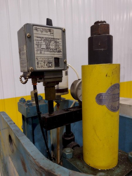 5.5 TON AIR HYDRAULICS MODEL #C-300 PNEUMATIC PRESS 6" STROKE: STOCK #20660