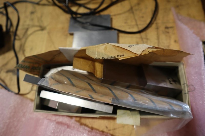 Federal 832 Electronic Gage Amplifier, Federal EHE-2048 Electronic Gage HEad, Assorted Gage Blocks- Auction Item