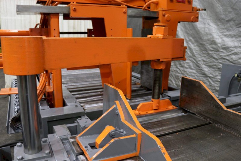 20' X 24' HEM MODEL VT130HA-60SS VERTICAL SAW: STOCK #71326