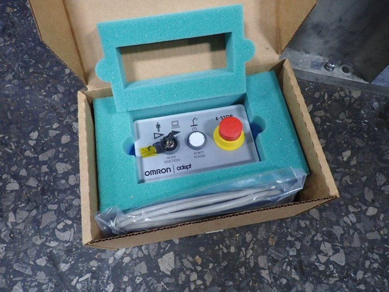 OMRON ADEPT INDUSTRIAL ROBOT   -  ECOBRA 600