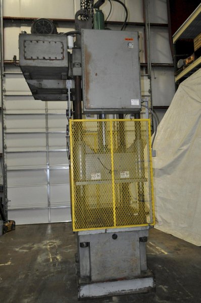75 TON DAKE 4 POST HYDRAULIC PRESS