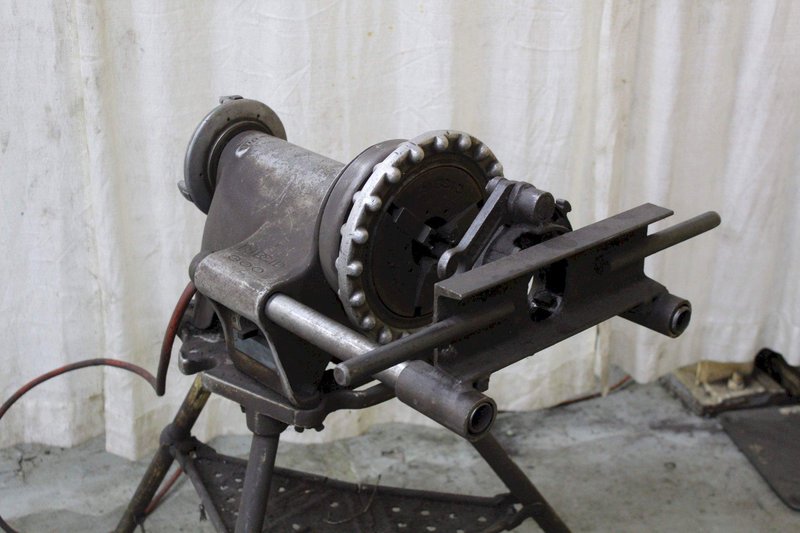 RIDGID MODEL #300 PIPE THREADER: STOCK #71909