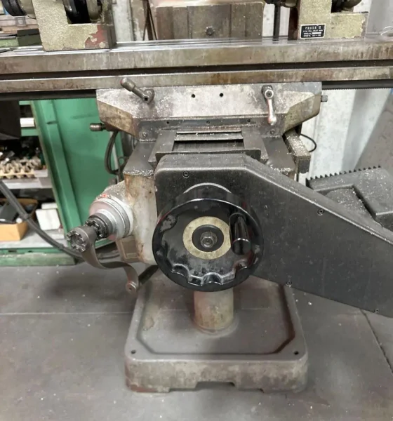 Kent KTM-3VS 9″ x 42″ Variable Speed CNC Vertical Milling