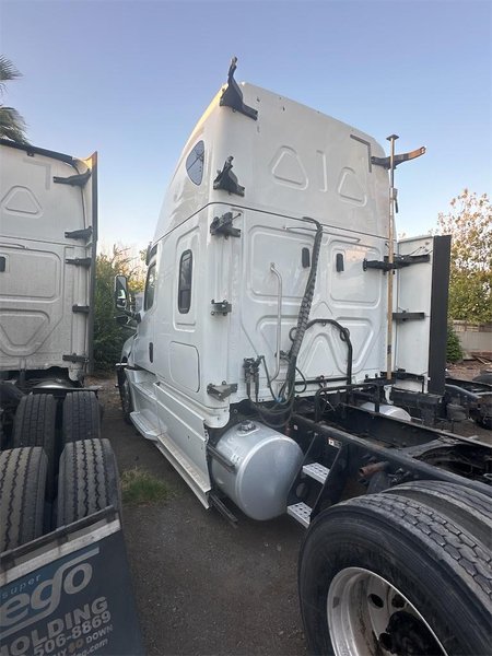 2019 Freightliner Cascadia 1FUJHHDR5KLKM7237