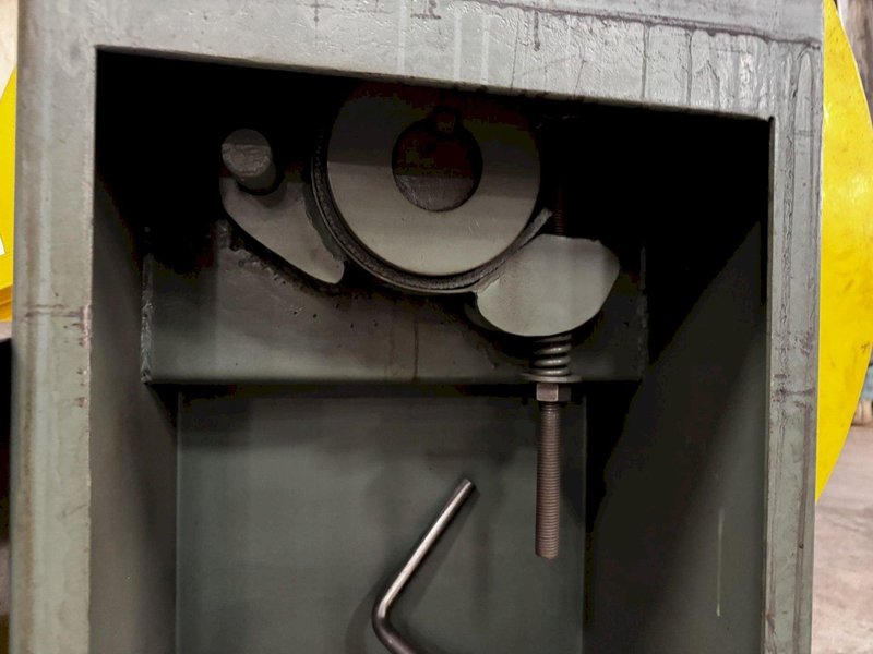 2,500 LB X 18&quot; AMERCIAN MODEL 60 UNCOILER. STOCK # 0884925