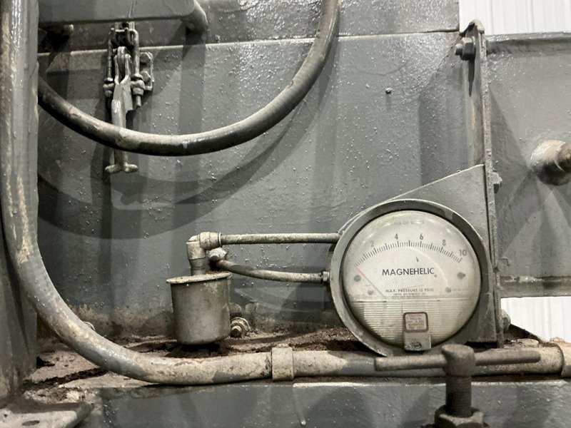 5 CU FT X 15 HP WHEELABRATOR TUMBLAST RUBBER BELT SHOT BLAST CABINET: YOBRO #25013