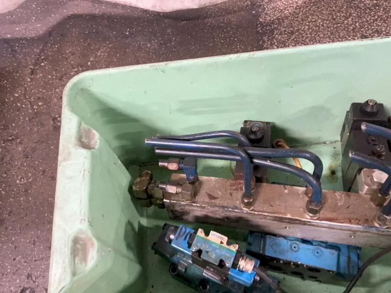 VICKERS MISC. HYDRAULIC AND PNEUMATIC COMPONENTS