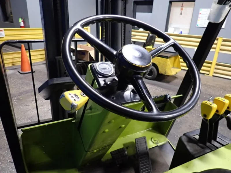 CLARK 2475 LBS ELECTRIC FORKLIFT  -  TW15S