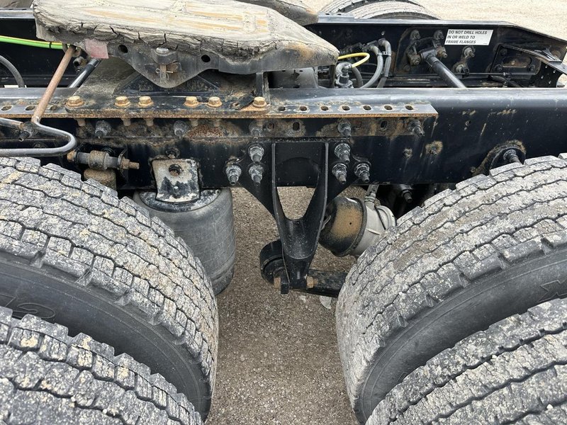 International LF687 Sleeper Truck, 2016 – 1.1 Million Miles – Cummins ISX – Tandem Axle Highway Tractor