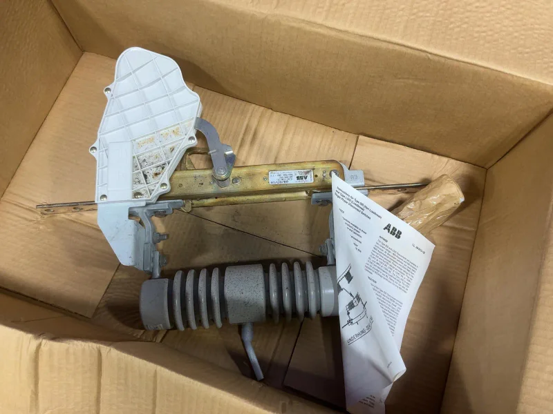 ABB LOADBREAK CUTOUT SWITCH FUSE   -  B1RTBN900Z