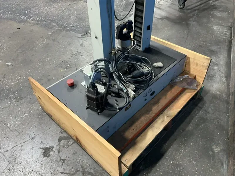 INSTRON SINGLE COLUMN ELECTROMECHANICAL UNIVERSAL TESTING MACHINE   -  1011