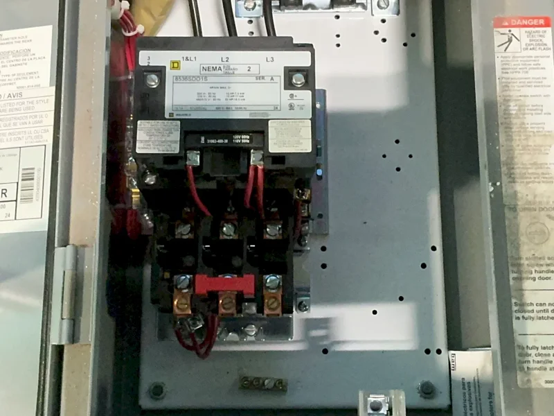 SQUARE D COMBINATION MAGNETIC STARTER  -  8538SDA26V02CP51P51P52SX22Y74(8538SDASP2)