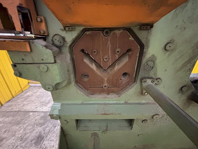 120 TON MUBEA MODEL #KLSH1100 HYDRAULIC IRONWORKER: YOBRO #23725