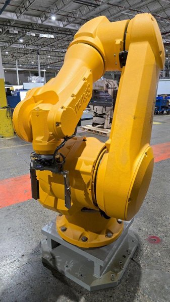 STAUBLI TX200 / CS8C TX200 ROBOTIC ARM AND CABINET – NO TEACH PENDANT USED